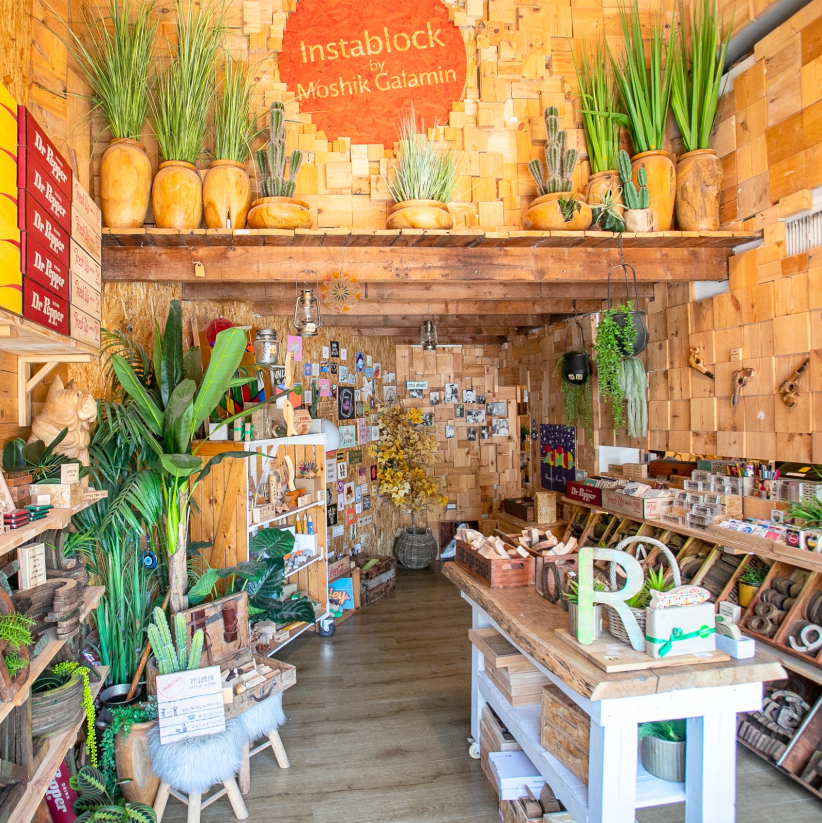 אינסטבלוק בעמ.logo